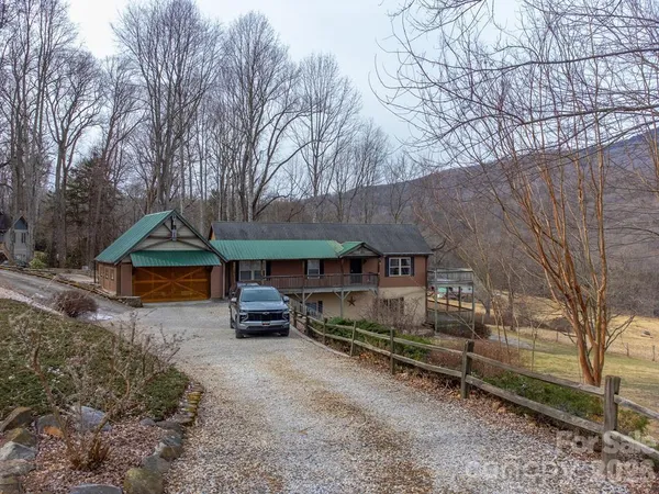$590,000 | 262 Sams Trail, Waynesville, NC 28786