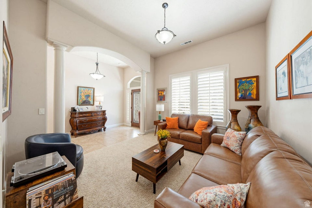 1609 East 10 S Street St. George, UT 84790 - Photo 12 of 68 Spacious living area featuring vaulted ceilings, plantation shutters, and recessed lighting