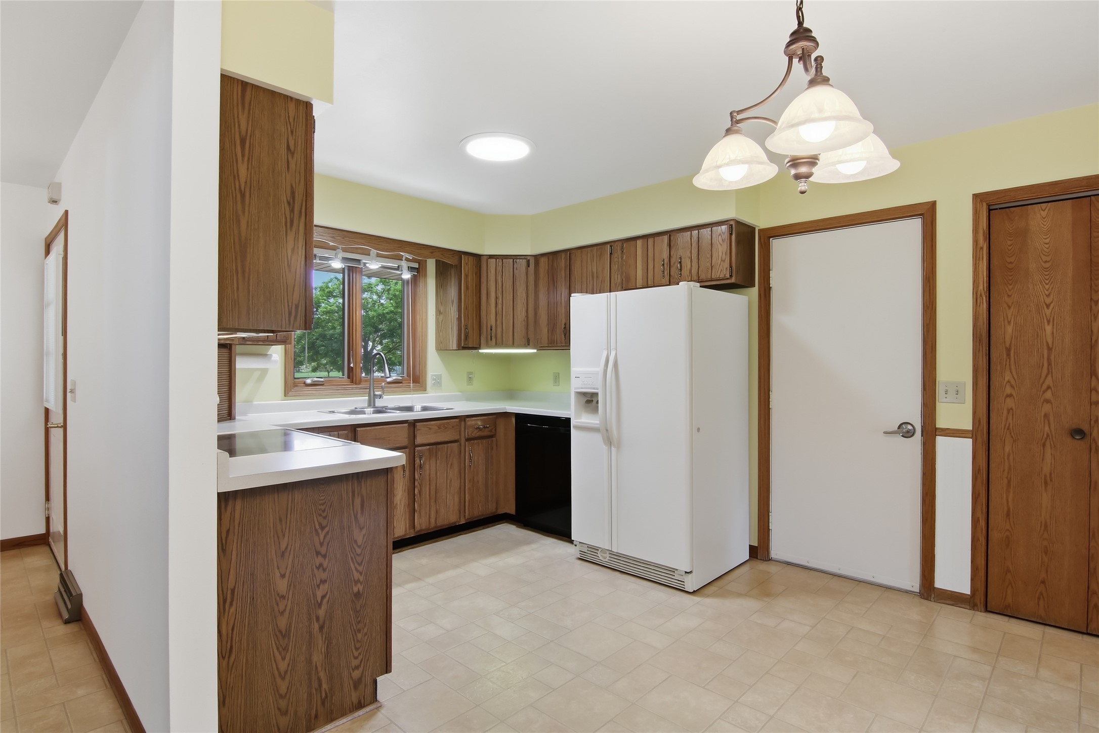 4725 Rudolph Road Eau Claire, WI 54701 - Photo 4 of 25