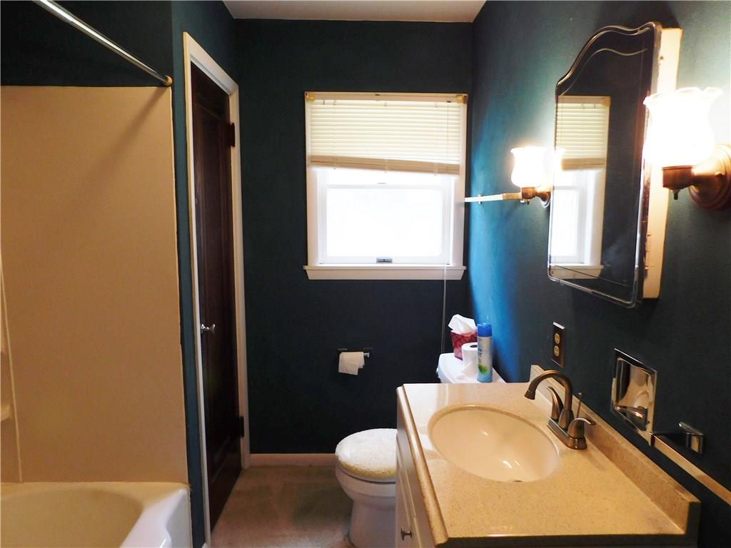 1624 Keystone Park Road New Alexandria, PA 15670 - Photo 11 of 15 Full bath that's tastefully done.