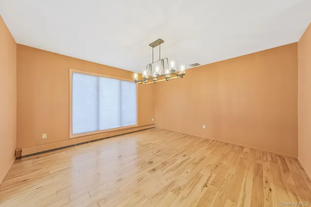 $949,999 | 10 Cori Lane, Bohemia, NY 11716