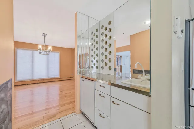 $949,999 | 10 Cori Lane, Bohemia, NY 11716