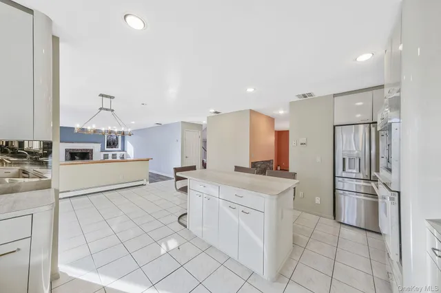 $949,999 | 10 Cori Lane, Bohemia, NY 11716