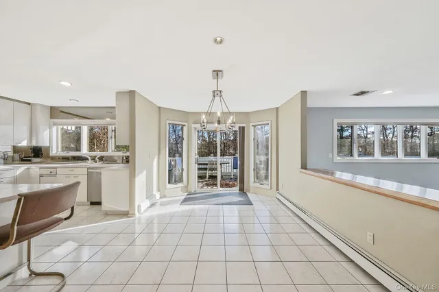 $949,999 | 10 Cori Lane, Bohemia, NY 11716