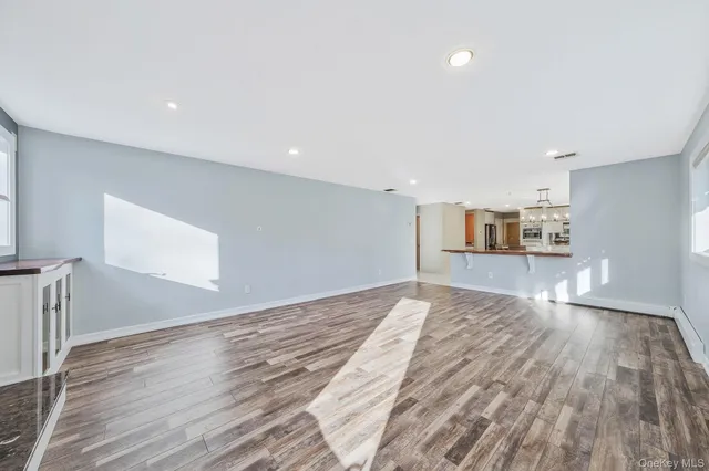 $949,999 | 10 Cori Lane, Bohemia, NY 11716