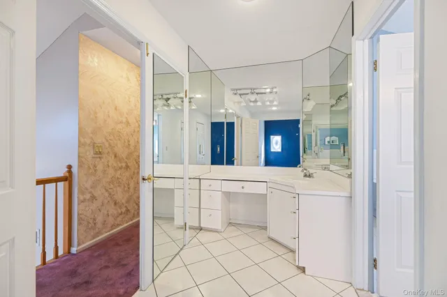 $949,999 | 10 Cori Lane, Bohemia, NY 11716