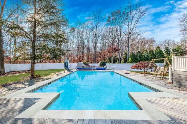 $949,999 | 10 Cori Lane, Bohemia, NY 11716