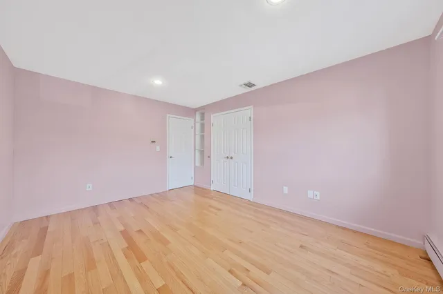 $949,999 | 10 Cori Lane, Bohemia, NY 11716