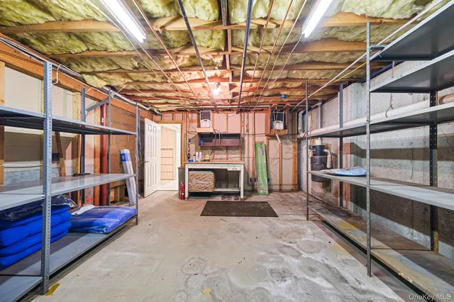 $949,999 | 10 Cori Lane, Bohemia, NY 11716