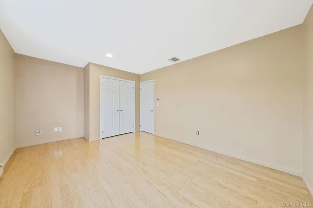 $949,999 | 10 Cori Lane, Bohemia, NY 11716