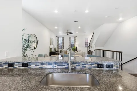 $469,000 | 3200 Ross Avenue, Unit 28, Dallas, TX 75204