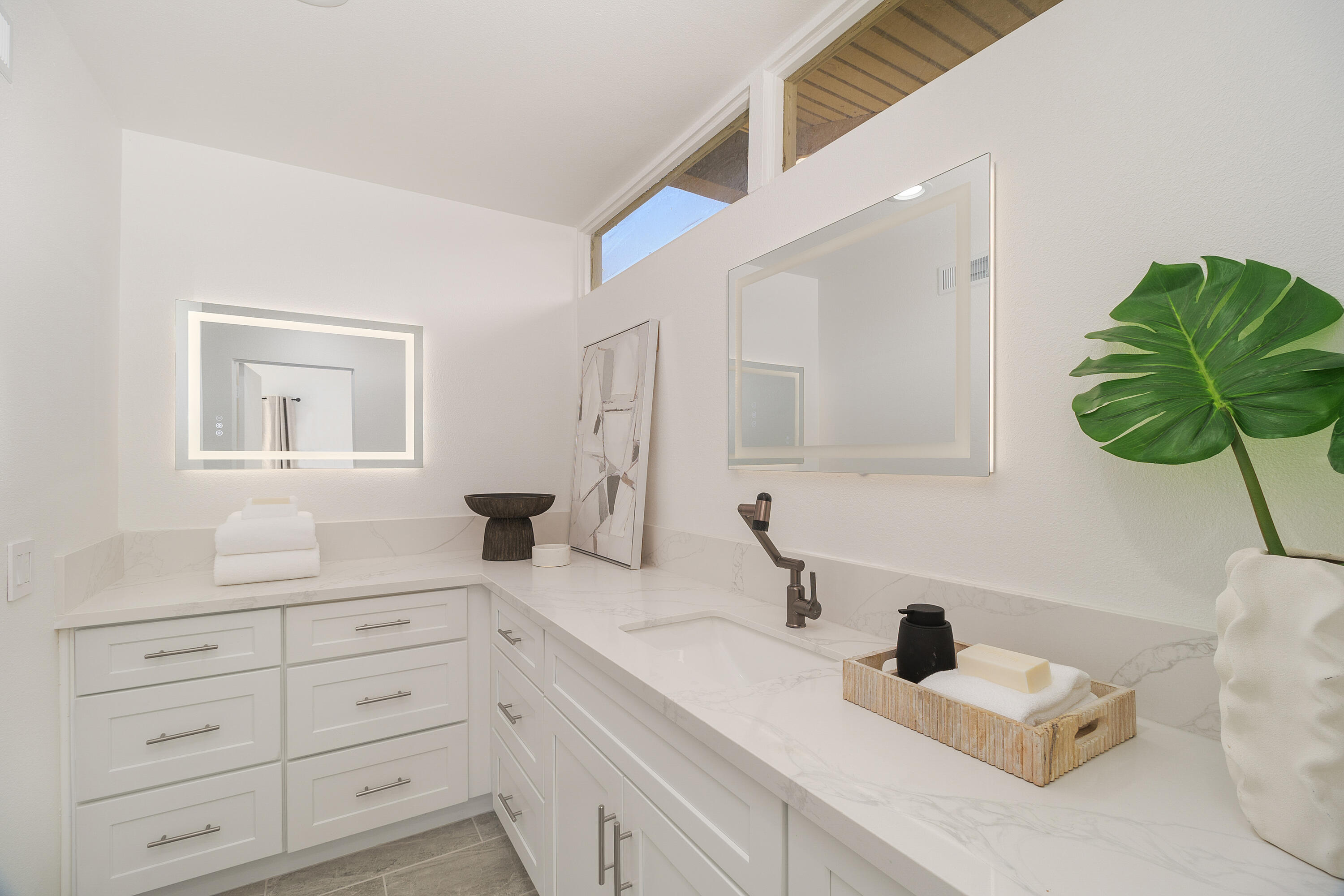 49835 Adelito Circle La Quinta, CA 92253 - Photo 20 of 36 a bathroom with a sink and a mirror