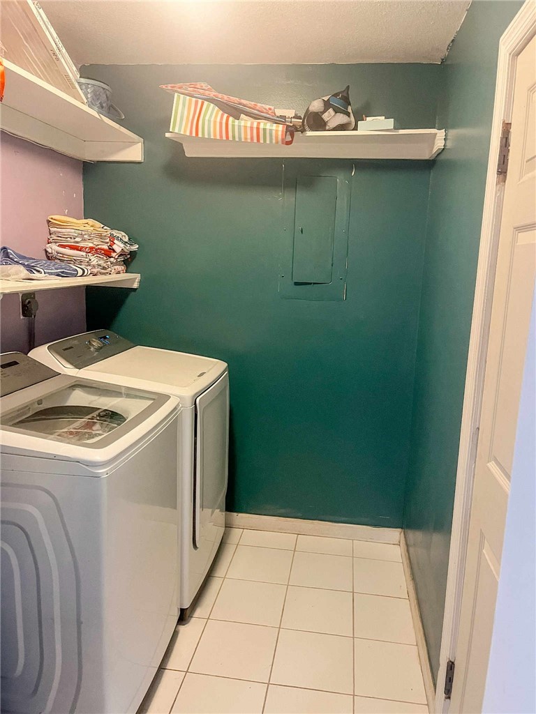 655 Chesser Avenue Sebastian, FL 32958 - Photo 14 of 17 a utility room with dryer and washer