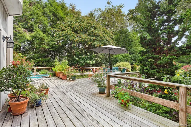 $1,350,000 | 4528 Noyack Road, Sag Harbor, NY 11963