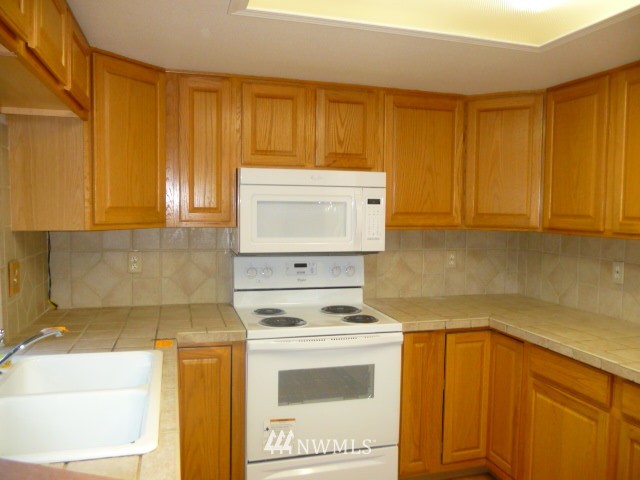 19521 1st Avenue Southeast Bothell, WA 98012 - Photo 2 of 9 Gallery Image 2