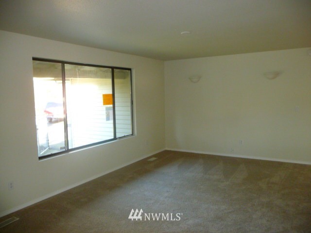 19521 1st Avenue Southeast Bothell, WA 98012 - Photo 3 of 9 Gallery Image 3