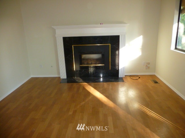 19521 1st Avenue Southeast Bothell, WA 98012 - Photo 4 of 9 Gallery Image 4