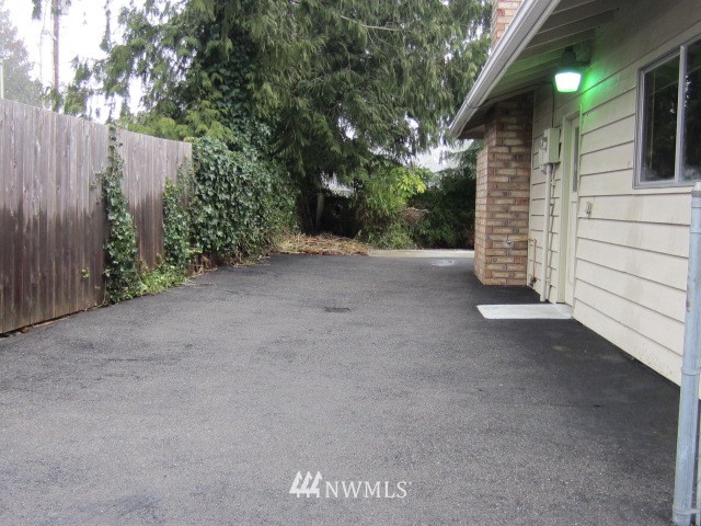 19521 1st Avenue Southeast Bothell, WA 98012 - Photo 7 of 9 Gallery Image 7