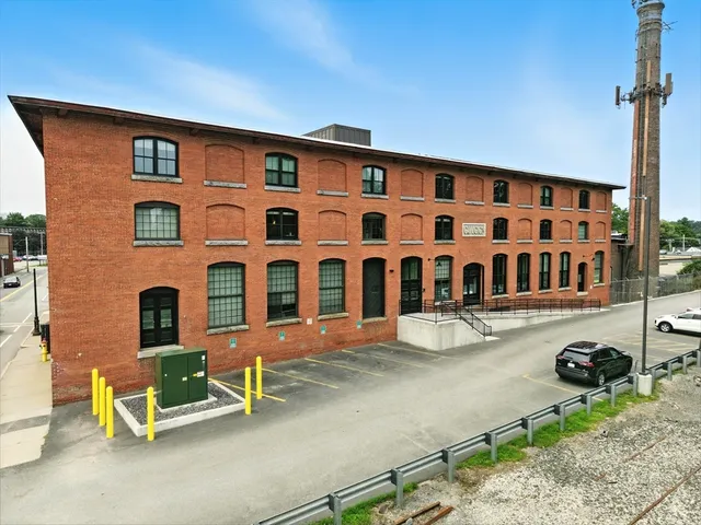 $364,000 | 55 Sterling Street, Unit 314, Clinton, MA 01510