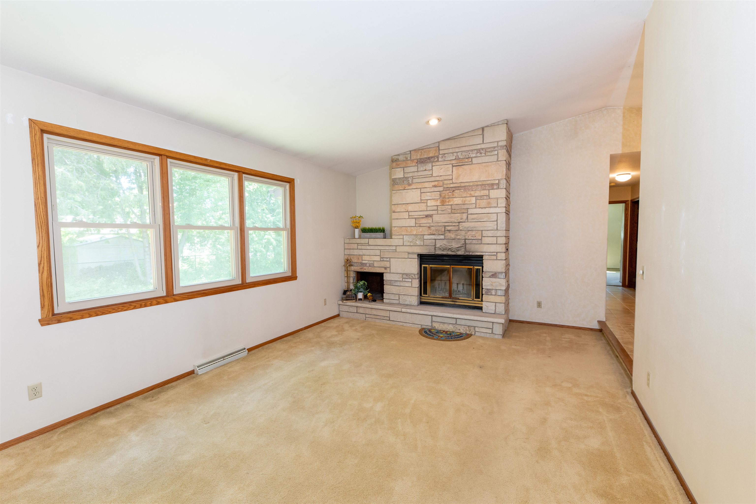 1032 Pilgrim Road Neenah, WI 54956 - Photo 8 of 42