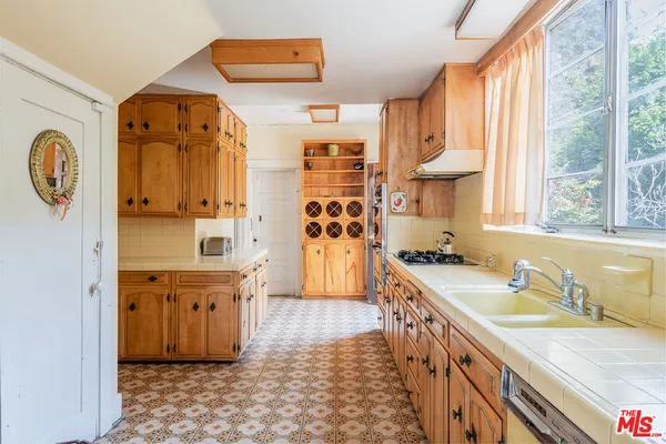 $3,750,000 | 5231 Franklin Avenue, Los Angeles, CA 90027