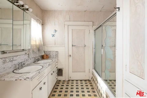 $3,750,000 | 5231 Franklin Avenue, Los Angeles, CA 90027