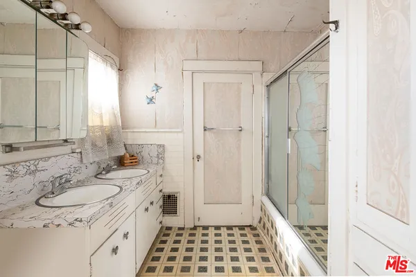 $3,750,000 | 5231 Franklin Avenue, Los Angeles, CA 90027