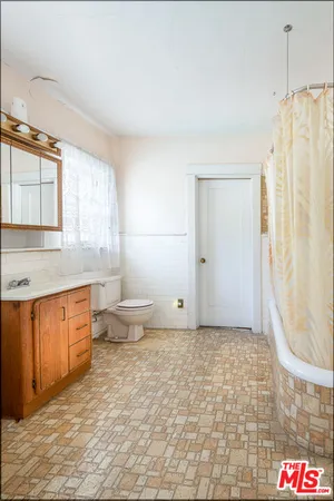 $3,750,000 | 5231 Franklin Avenue, Los Angeles, CA 90027