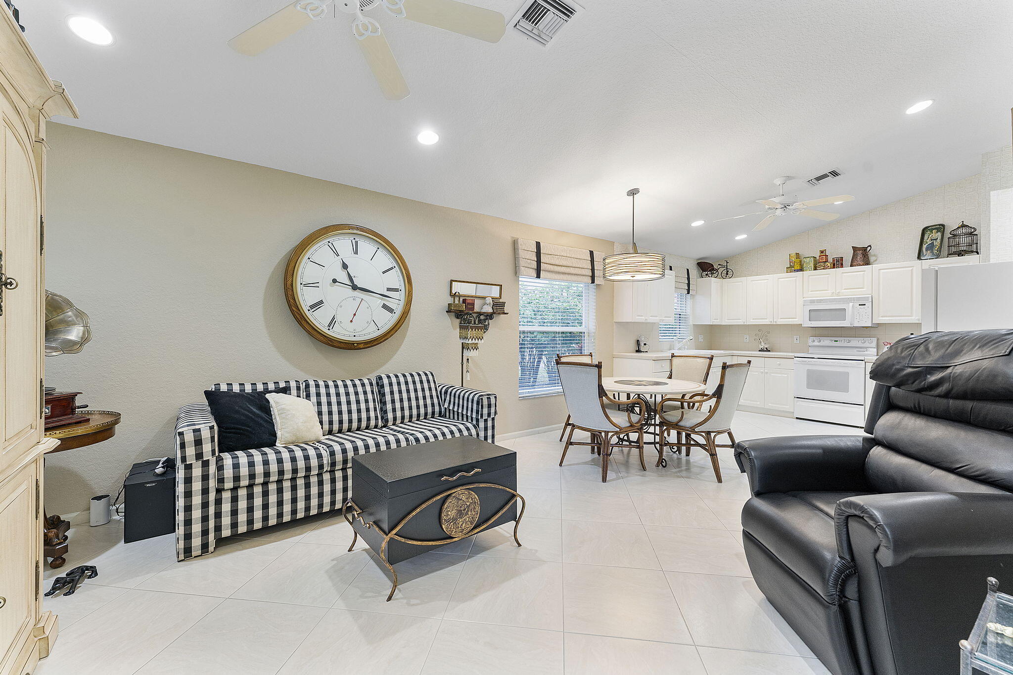 6505 Sun River Road Boynton Beach, FL 33437 - Photo 15 of 49 26-web-or-mls-DSC01078