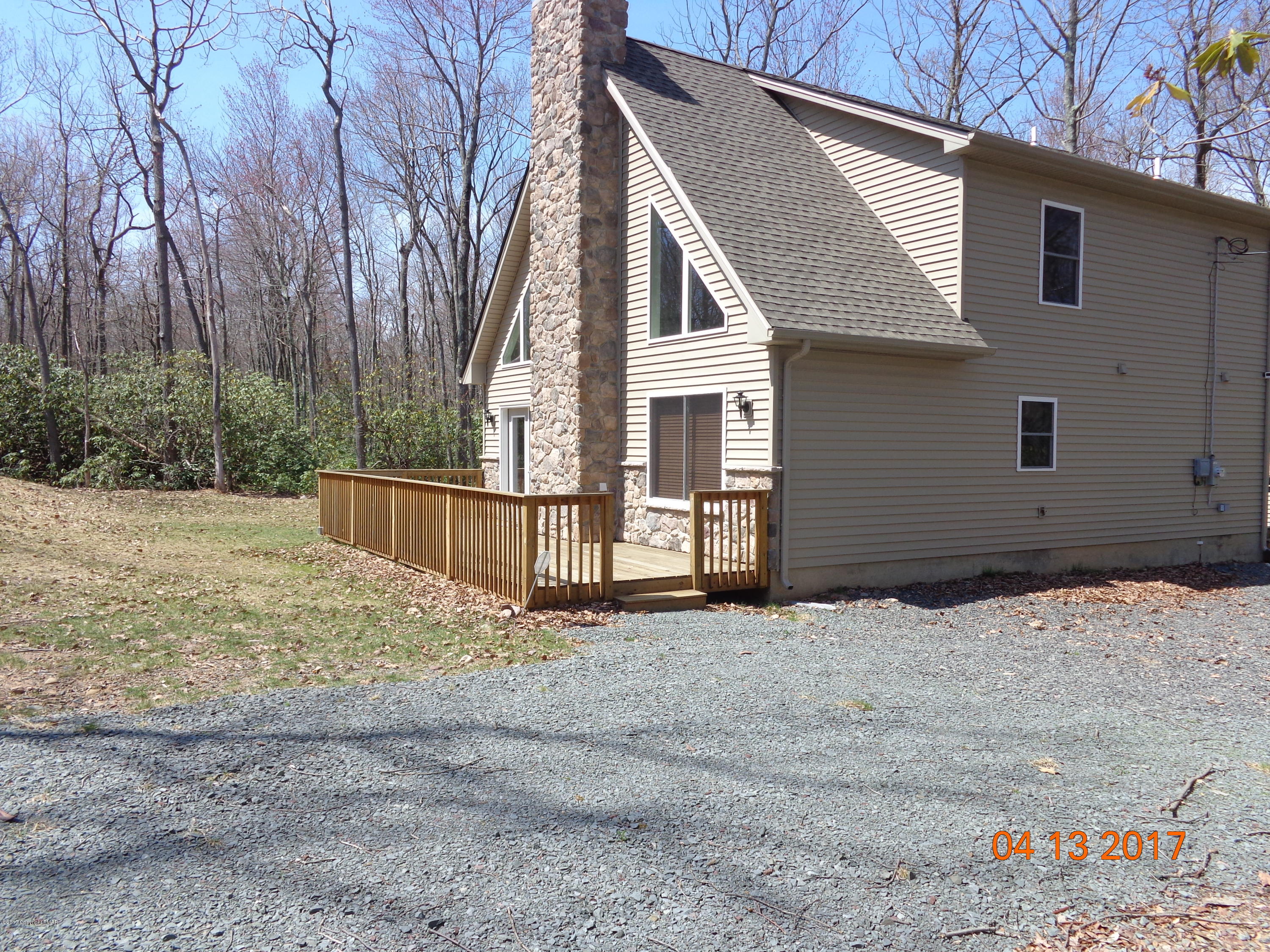 15 Algonkin Road Jim Thorpe, PA 18229 - Photo 13 of 53 Front deck