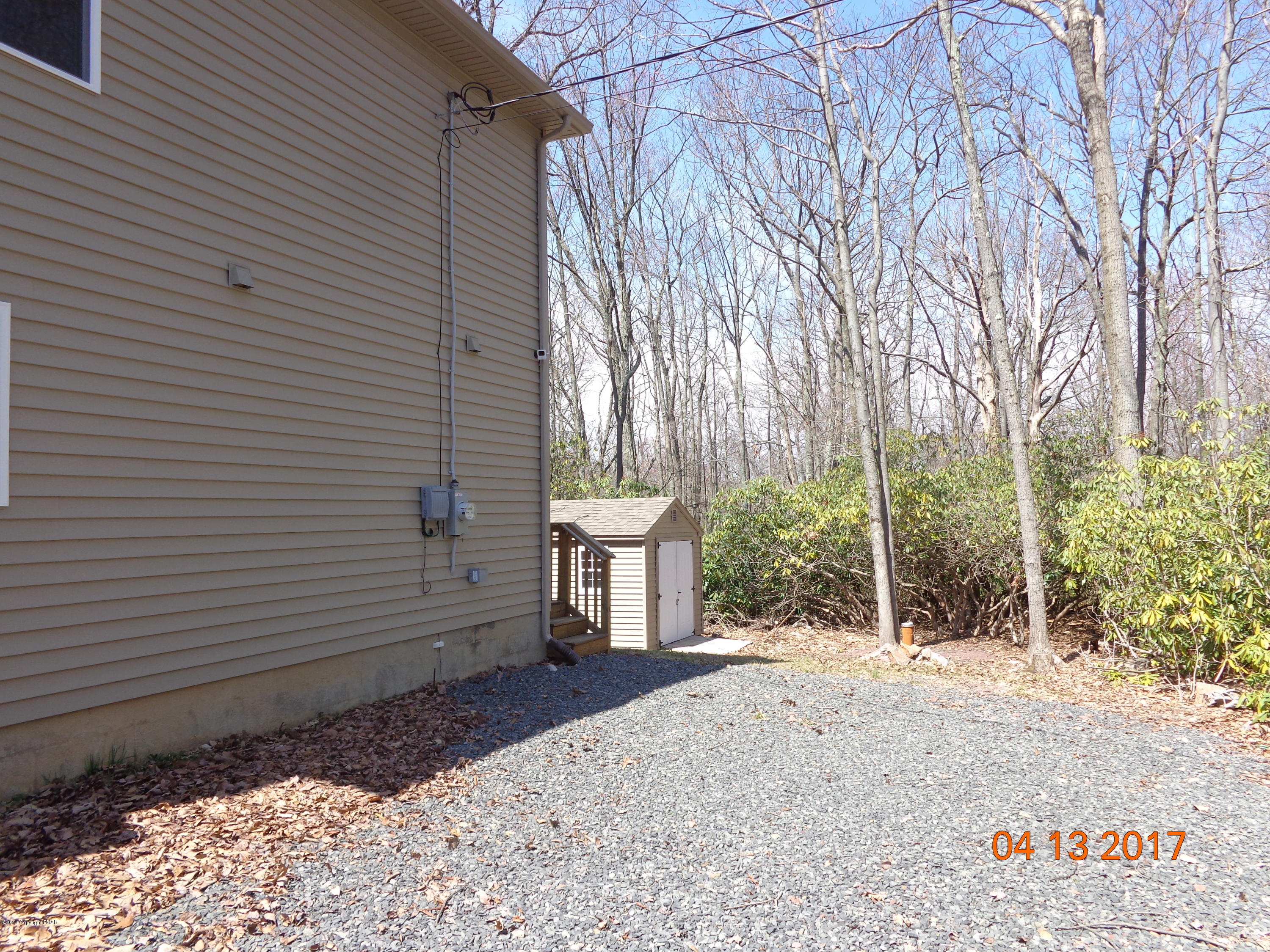 15 Algonkin Road Jim Thorpe, PA 18229 - Photo 15 of 53 driveway
