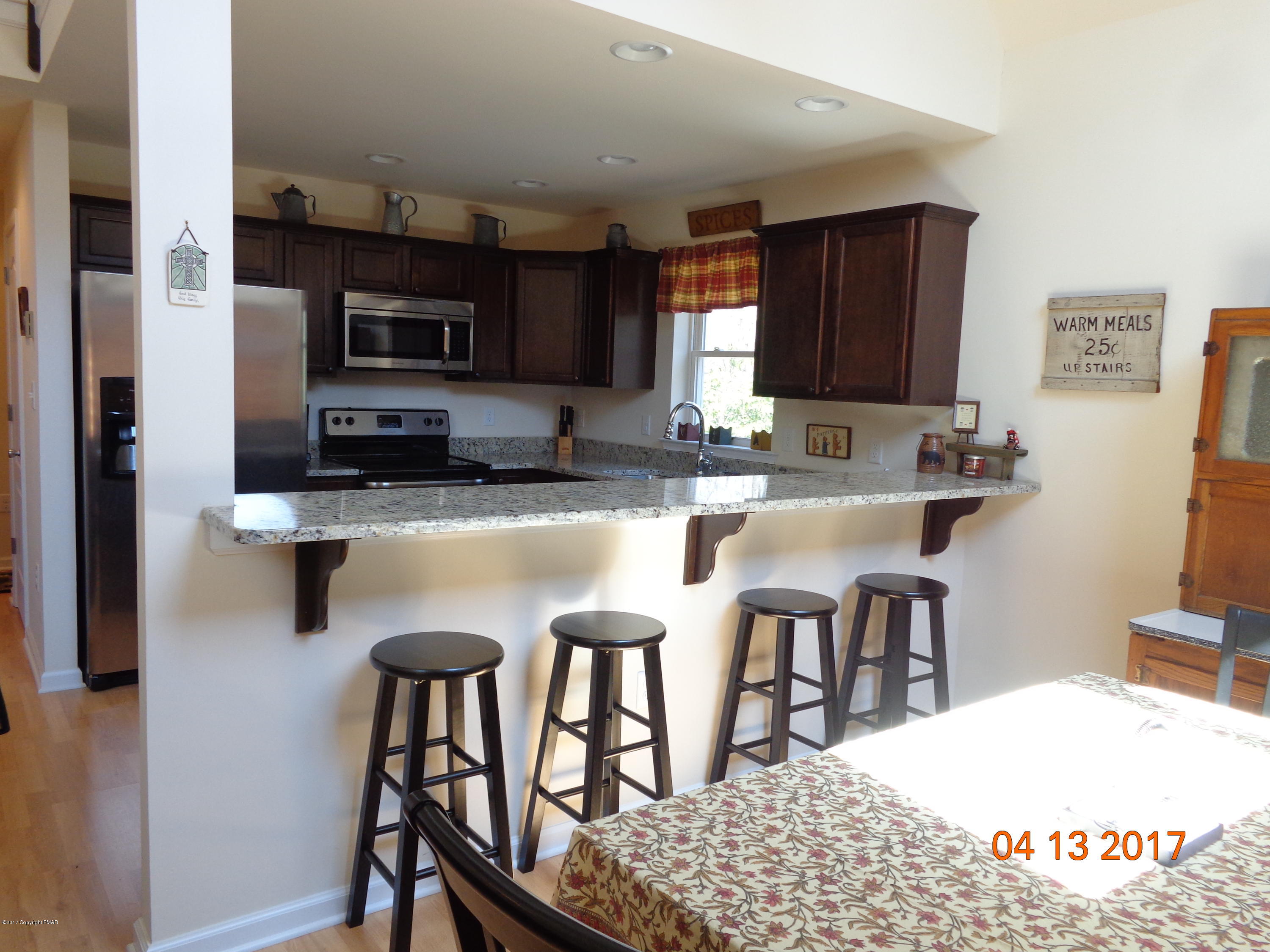 15 Algonkin Road Jim Thorpe, PA 18229 - Photo 17 of 53 Kitchen bar