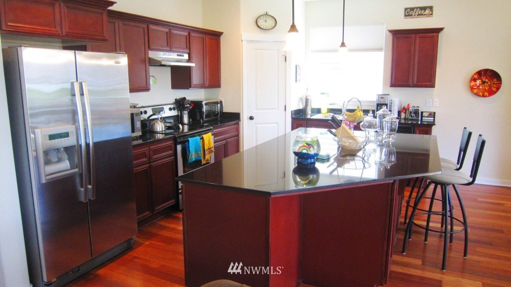 5103 Northeast 6th Place Renton, WA 98059 - Photo 3 of 15