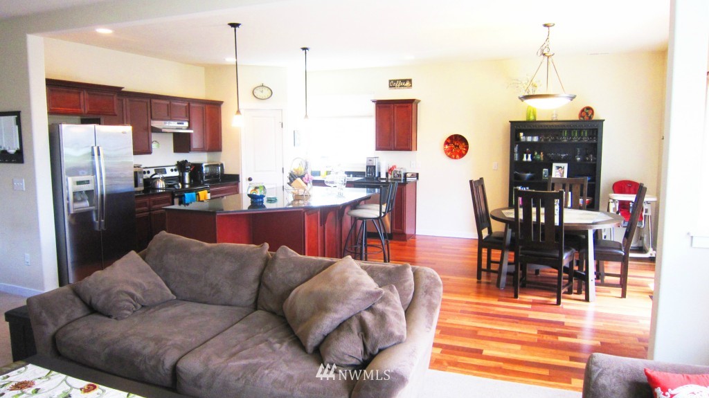 5103 Northeast 6th Place Renton, WA 98059 - Photo 4 of 15