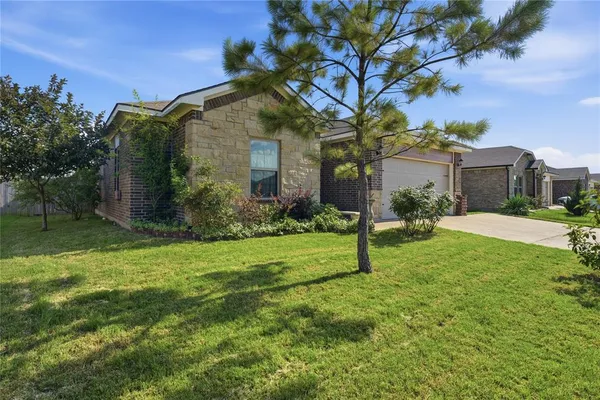 $225,000 | 305 Breaux Lane, Mabank, TX 75147