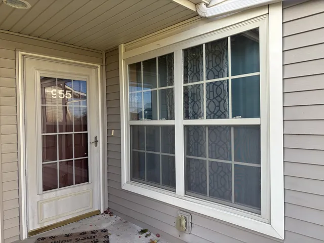 $1,700 | 955 Buckingham Drive, Unit 955, Sycamore, IL 60178