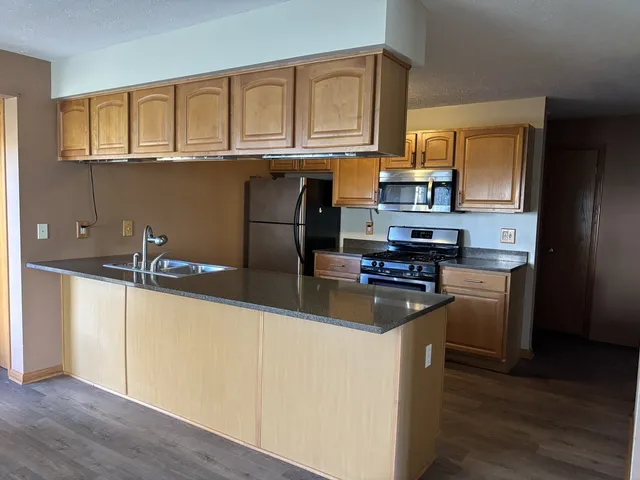 $1,700 | 955 Buckingham Drive, Unit 955, Sycamore, IL 60178