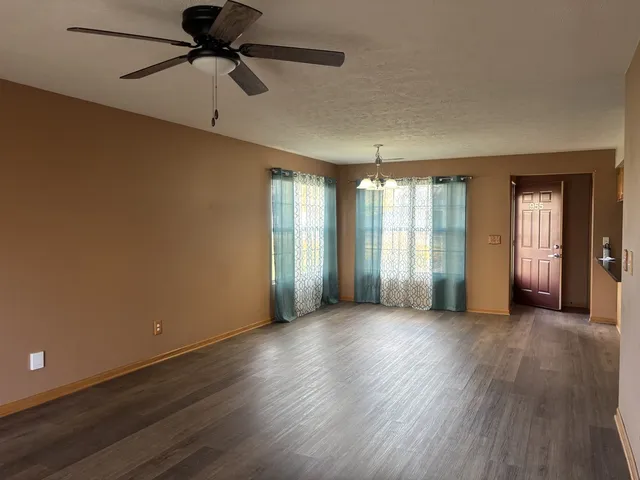 $1,700 | 955 Buckingham Drive, Unit 955, Sycamore, IL 60178