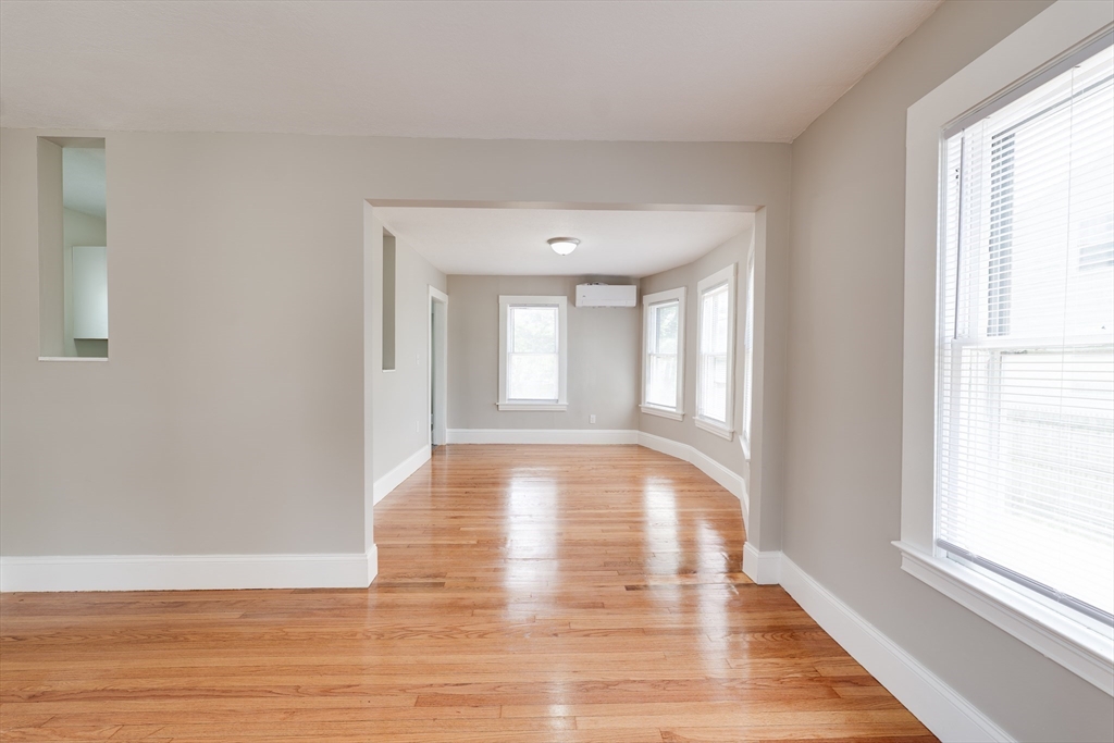 257 Redlands Street Springfield, MA 01104 - Photo 5 of 21