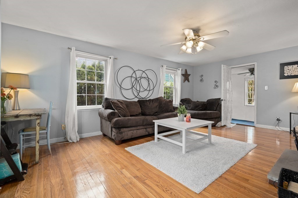 23 Canterbury Road Lynnfield, MA 01940 - Photo 3 of 30 Gallery Image 3