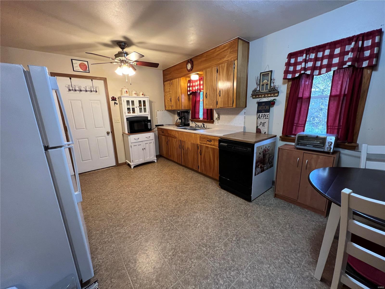 519 Sullivan Street East Alton, IL 62024 - Photo 7 of 28