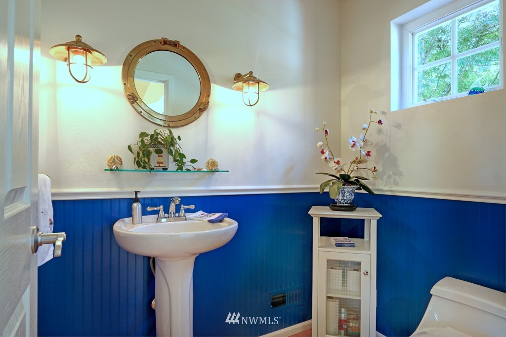 21316 President Point Road Northeast Kingston, WA 98346 - Photo 12 of 25 Gallery Image 12