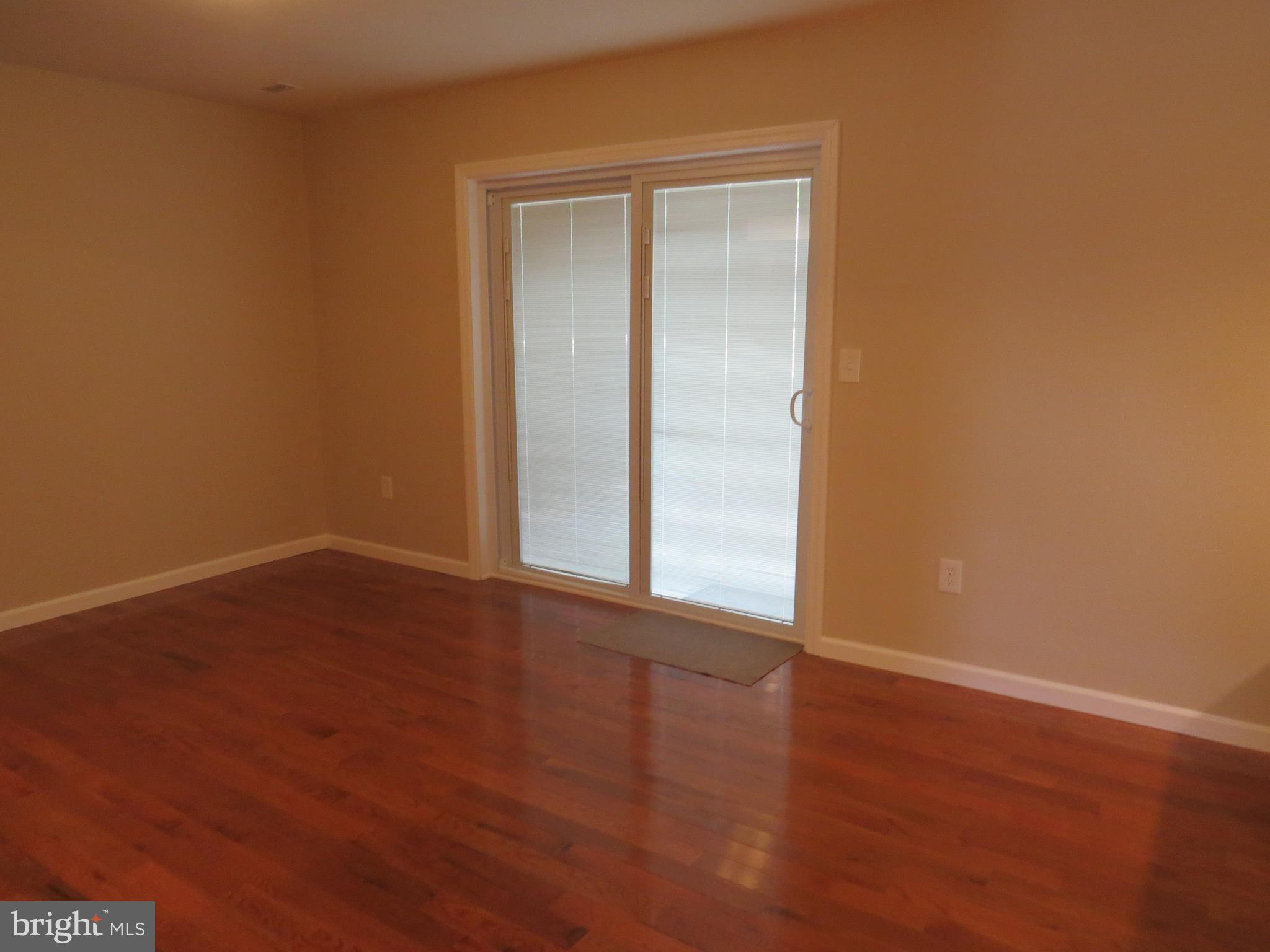 1614 Marlboro Road Edgewater, MD 21037 - Photo 5 of 15 Living Room