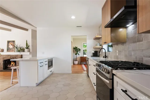 $1,295,000 | 6554 Colbath Avenue, Valley Glen, CA 91401