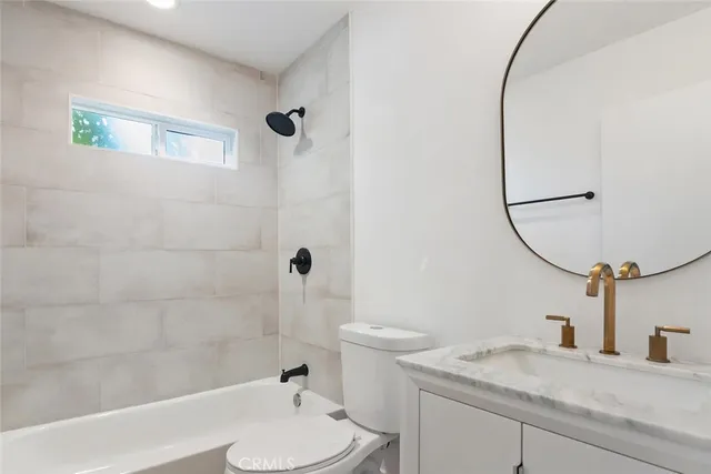 $1,295,000 | 6554 Colbath Avenue, Valley Glen, CA 91401