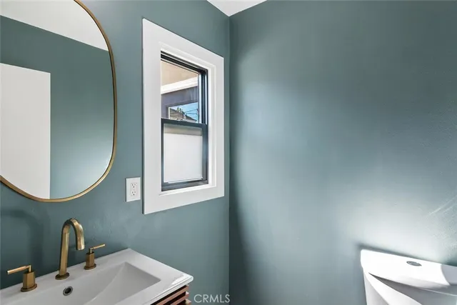 $1,295,000 | 6554 Colbath Avenue, Valley Glen, CA 91401