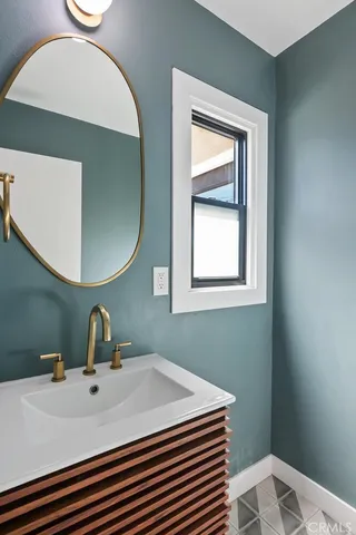 $1,295,000 | 6554 Colbath Avenue, Valley Glen, CA 91401