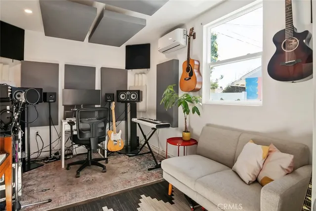 $1,295,000 | 6554 Colbath Avenue, Valley Glen, CA 91401