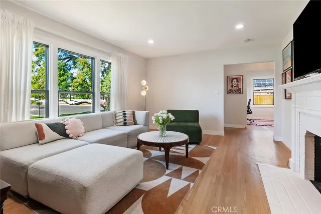 $1,295,000 | 6554 Colbath Avenue, Valley Glen, CA 91401