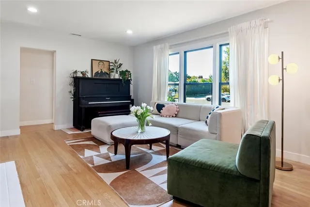 $1,295,000 | 6554 Colbath Avenue, Valley Glen, CA 91401